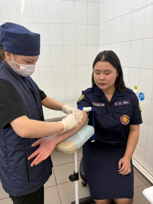 В рамках «30 благих дел в честь 30 летия государственной системы гражданской защиты» сотрудники Национального центра приняли участие в акции по сдаче крови. Первым  свою лепту внесла в благотворительную акцию методист Айгерім Қаппар. Остальные члены